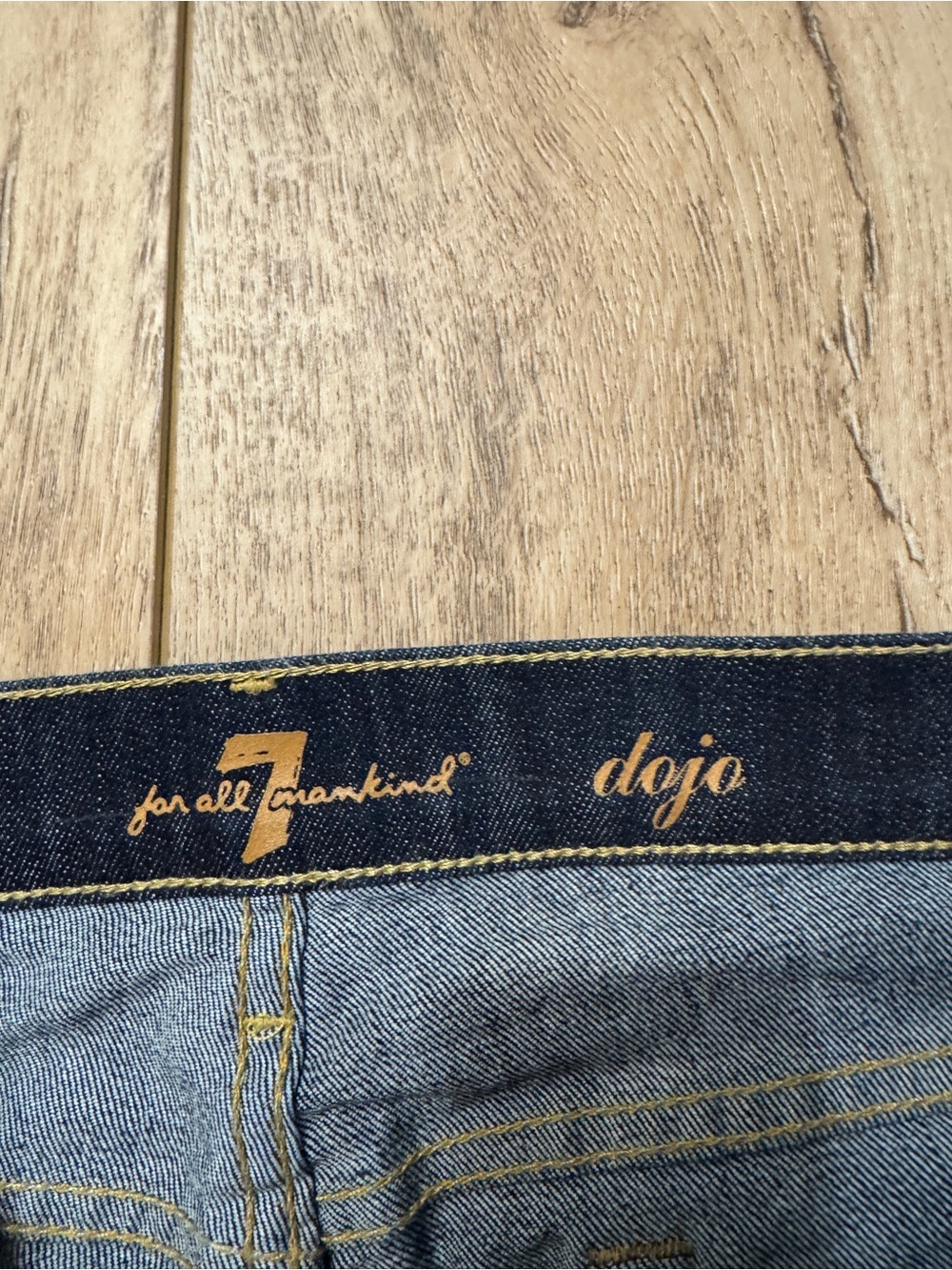 7 For All Mankind Dojo Jeans | Lightly Distressed Low Rise Wide Leg | Sz 32 - Picture 3 of 9